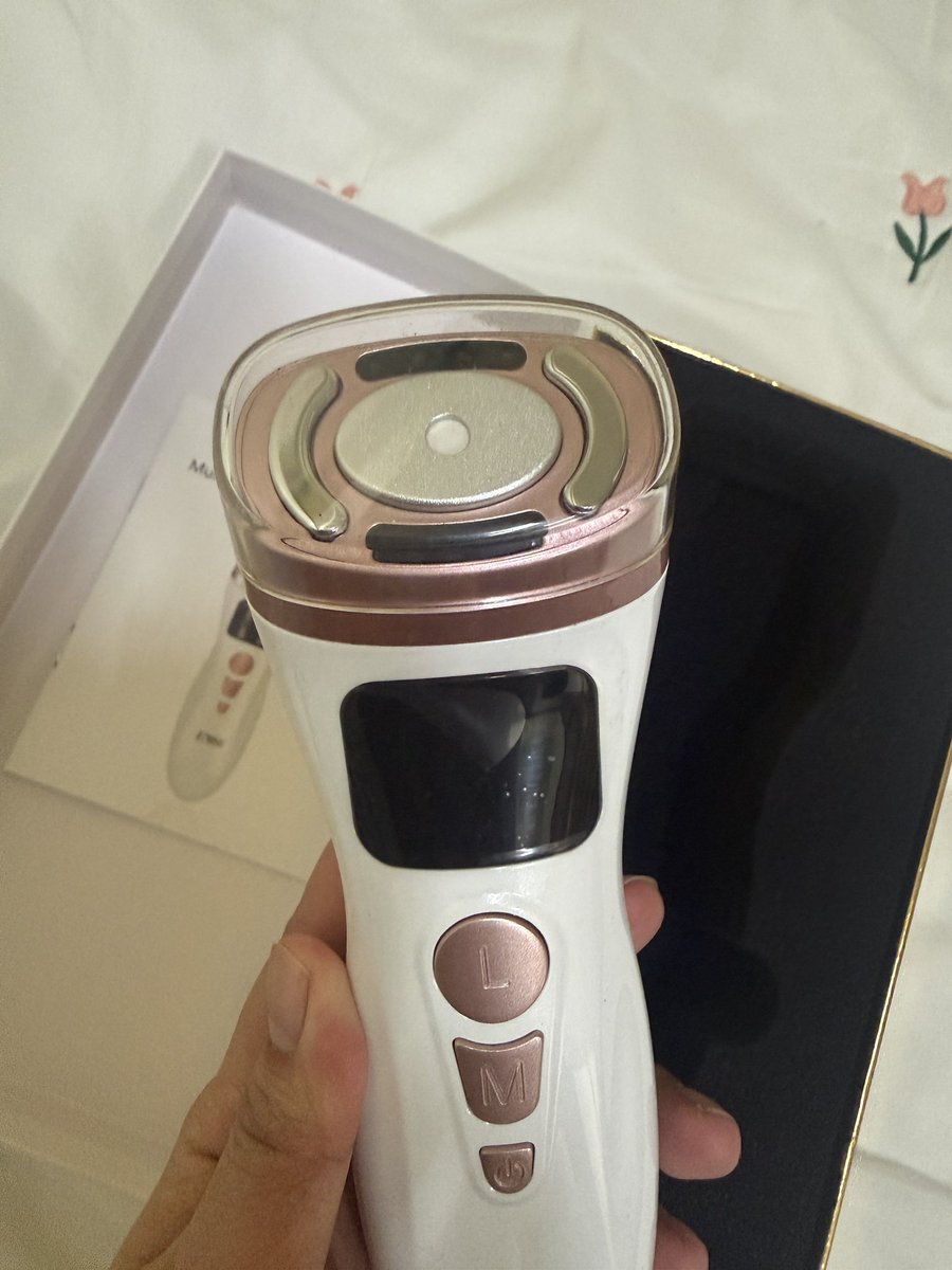 Sirilak1999's tweet photo. ส่งต่อคับ💝
Sally Skin Mini HIFU III เครื่องยกกระชับหน้า ปรับหน้าเรียว ลดริ้วรอย ร่องแก้ม ของใหม่ไม่เคยใช้เลยงับ
( from 1,440)
ราคา 1,000 free shipping
#เลเซอร์ขน #เครื่องเลเซอร์ขน #เครื่องกำจัดขน #irich #ส่งต่อเครื่องสำอาง #ส่งต่อเสื้อผ้า https://t.co/7TSiznZ8FG