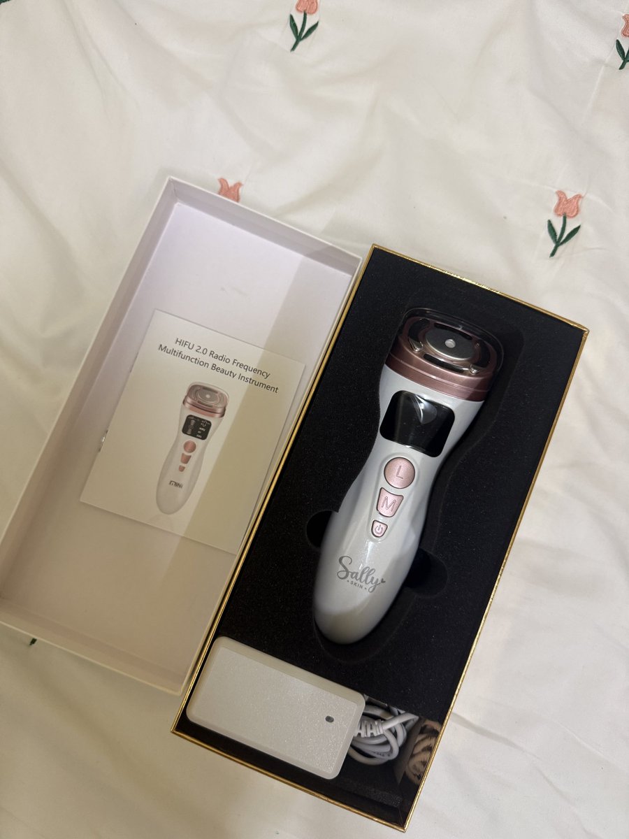 Sirilak1999's tweet photo. ส่งต่อคับ💝
Sally Skin Mini HIFU III เครื่องยกกระชับหน้า ปรับหน้าเรียว ลดริ้วรอย ร่องแก้ม ของใหม่ไม่เคยใช้เลยงับ
( from 1,440)
ราคา 1,000 free shipping
#เลเซอร์ขน #เครื่องเลเซอร์ขน #เครื่องกำจัดขน #irich #ส่งต่อเครื่องสำอาง #ส่งต่อเสื้อผ้า https://t.co/7TSiznZ8FG
