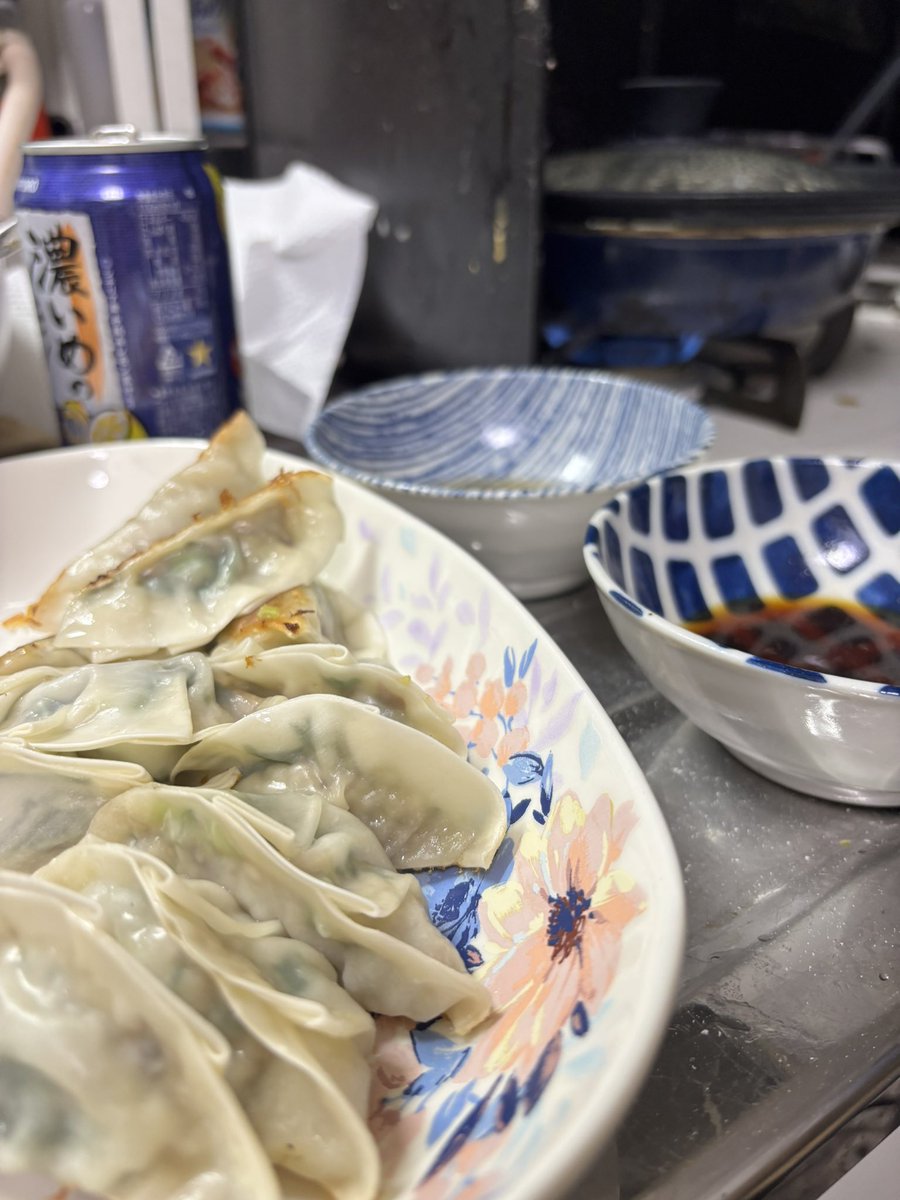 fujimonmonnn's tweet photo. キッチンのみ餃子パーティさいこう https://t.co/SL6Py7tBV7