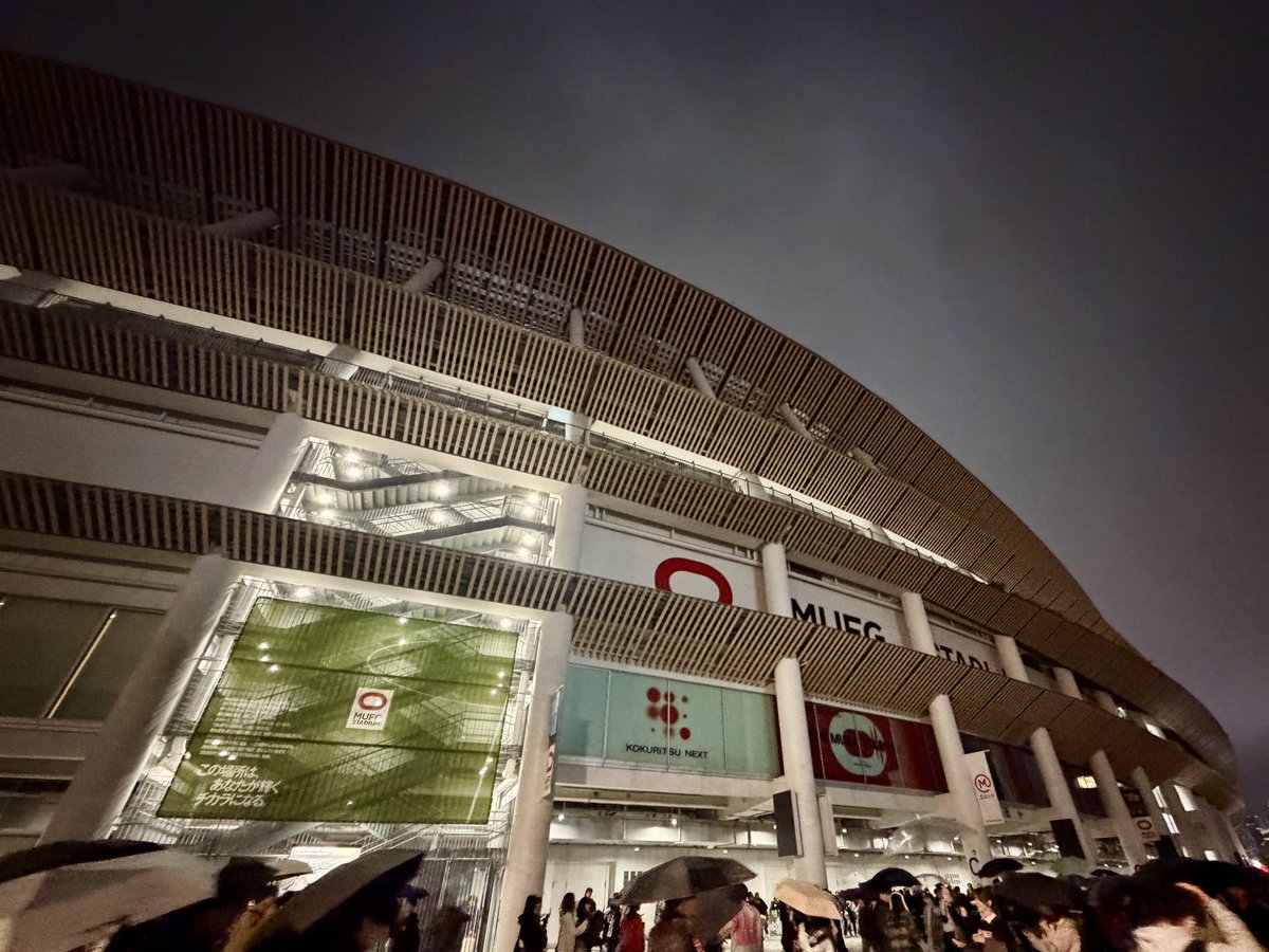 shhjpf2's tweet photo. 今日はワンオク× UVERworld！国立競技場！
どっちもやばくて、最高に楽しかった！
3時間OVER堪能しました♪
#ONEOKROCK
#UVERworld https://t.co/cmUgYWGxaI