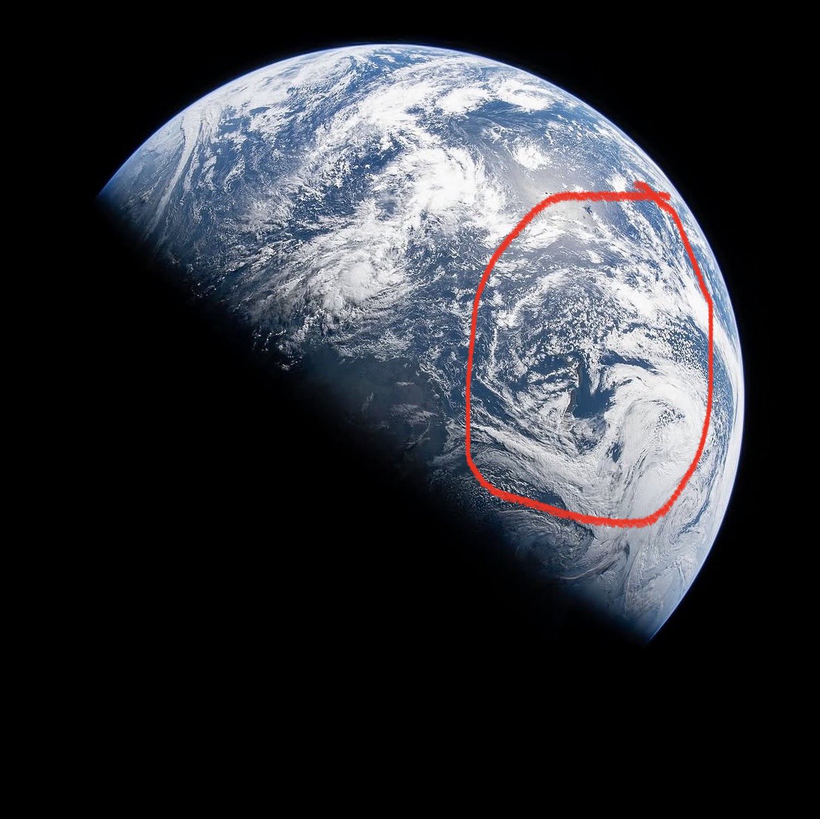 Any body else notice the face on the #Artemis photo of Earth? Super cool! <a href="/NASA/">NASA</a> <a href="/elonmusk/">Elon Musk</a> ❤️