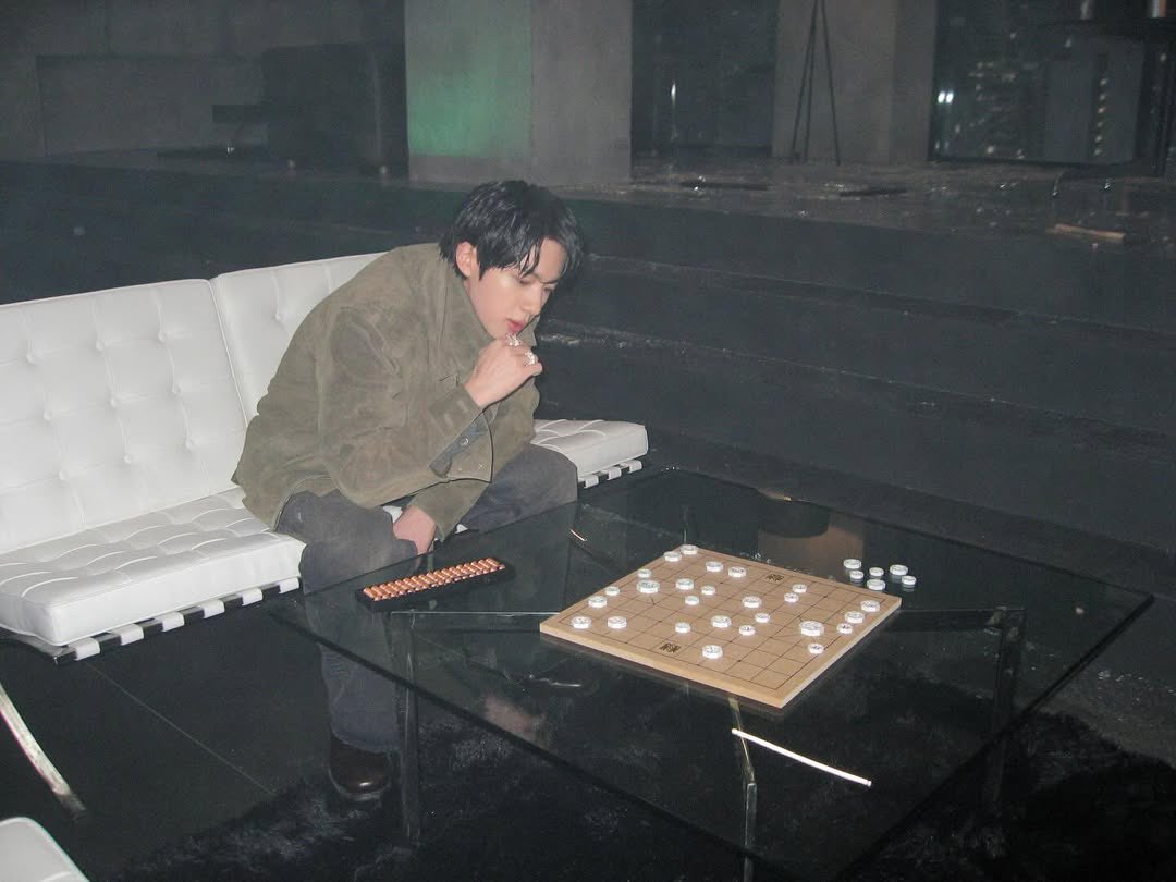 BTS Updates, News & Charts ⁷ tweet media