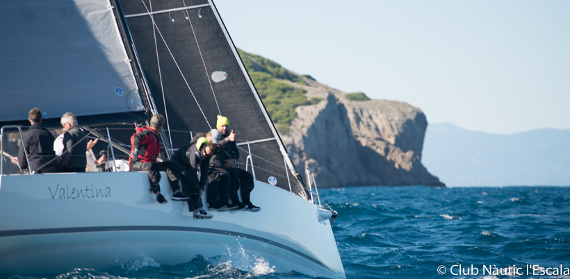 IEmporda's tweet photo. El Trofeu Interclubs Empordà celebra EL 2026 enguany la seva 25a edició, una fita que consolida aquesta regata com una de les cites més emblemàtiques del calendari de vela de creuer: https://t.co/5IXviAi9OU #Interclubs2026 #CostaBrava #VelaCatalana #Regates2026 #Empordà https://t.co/mn1xEGUG4d
