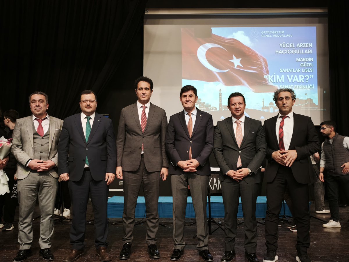 artukluilcemem's tweet photo. "Kim Var?" Sanat Etkinliği Mardin’de Coşkuyla Gerçekleştirildi. 

Millî Eğitim Bakanlığı Ortaöğretim Genel Müdürlüğü koordinesinde hayata geçirilen "Kim Var?" projesi kapsamında ilimizde muhteşem bir müzikal tiyatro düzenlendi. 🎭🎶 https://t.co/Fj8he5Fd1L