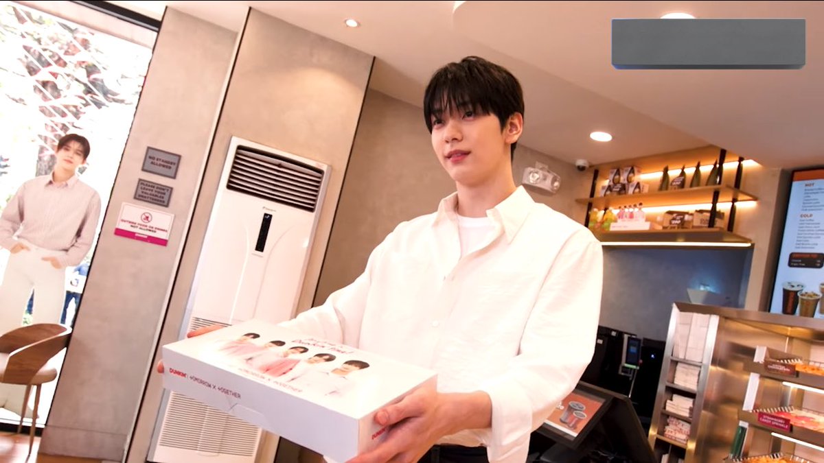 kkyuhaul's tweet photo. this korean group was spotted selling donuts in mandaluyong. please preorder their newest album 7th year, let’s help them grow by supporting their nugu group called txt 🙏🏻🙏🏻 https://t.co/zg9PB1tzc9