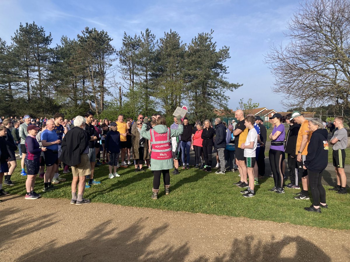 Jerseyparkrun's tweet photo. Jersey 🇯🇪 parkrun 492 as this week 521 people ran, jogged and walked the course, of whom 113 were first timers and 53 recorded new Personal Bests. Representatives of 43 different clubs took part and this was only made possible by our fantastic 25 volunteers 🙌🏻 https://t.co/87FdHhKg3M