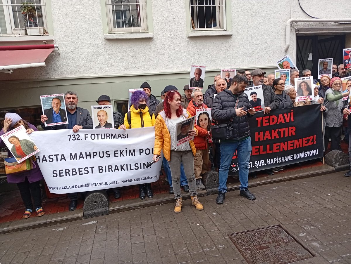 insanhaklariCHP's tweet photo. İnsan Hakları Komitemiz adalet arayanların yanında.

İnsan Haklarından Sorumlu İl Başkan Yardımcımız Selahattin Erbaş ve Komitemiz İnsan Hakları Derneği (İHD) İstanbul Şubesi Hapishane Komisyonun düzenlediği Hasta Mahpuslarla ilgili basın açıklamasının 732. F oturumuna katıldı. https://t.co/v99IWLwAO2