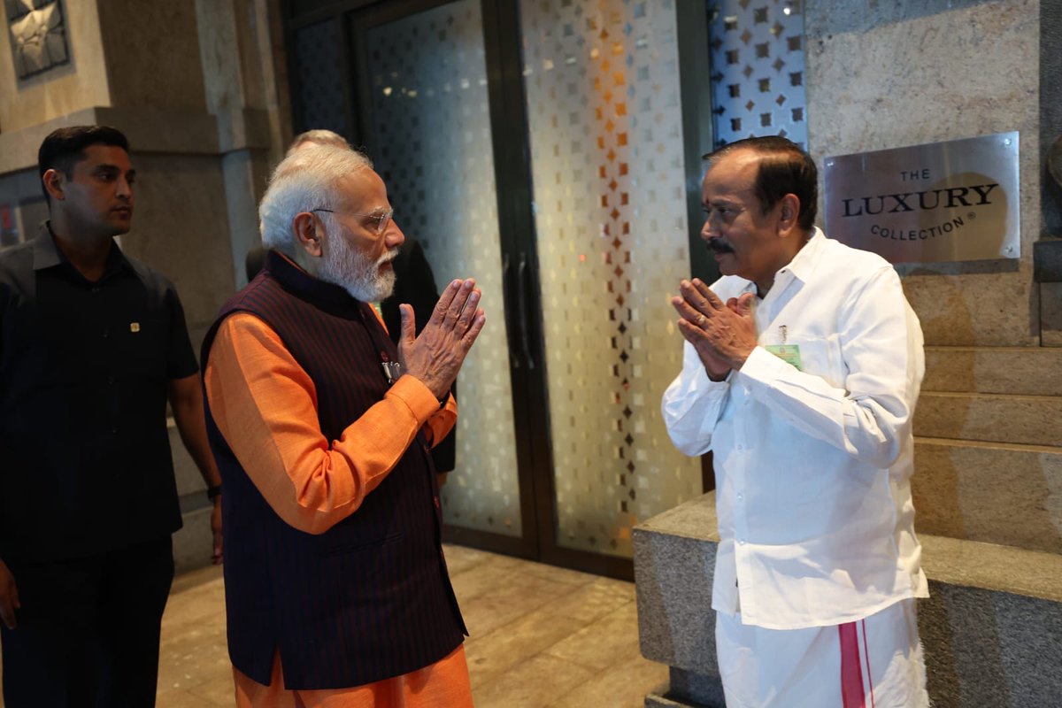 மாண்புமிகு பாரத பிரதமர் திரு. <a href="/narendramodi/">Narendra Modi</a> அவர்களை நேற்றைய தினம் சென்னையில் சந்தித்தது மகிழ்ச்சி அளிக்கிறது. 

எனது உடல்நலம் குறித்து மாண்புமிகு பாரத பிரதமர் திரு.நரேந்திர மோடி அவர்கள் விசாரித்தார்.

அவரது அன்பான வார்த்தைகளும், அக்கறையான விசாரிப்பும் மீண்டும் தீவிரமான