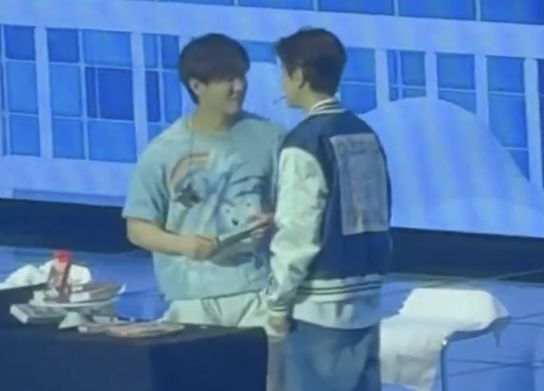 가만히 잇어도 빼빼로게임 하자는 디엠이 와 ;;