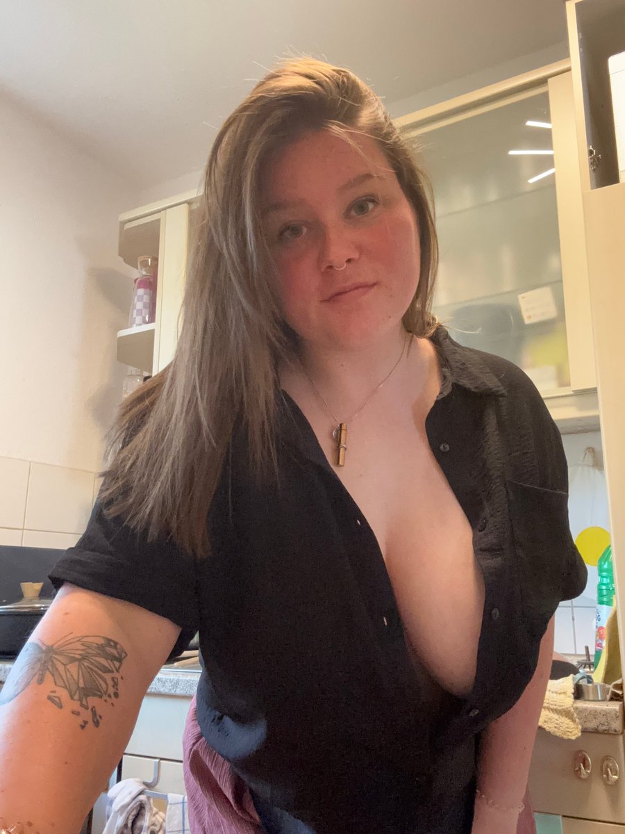 yourchubbymaddy's tweet photo. Am i weird for hating condoms???? 😫 https://t.co/6KDbHmJLQV