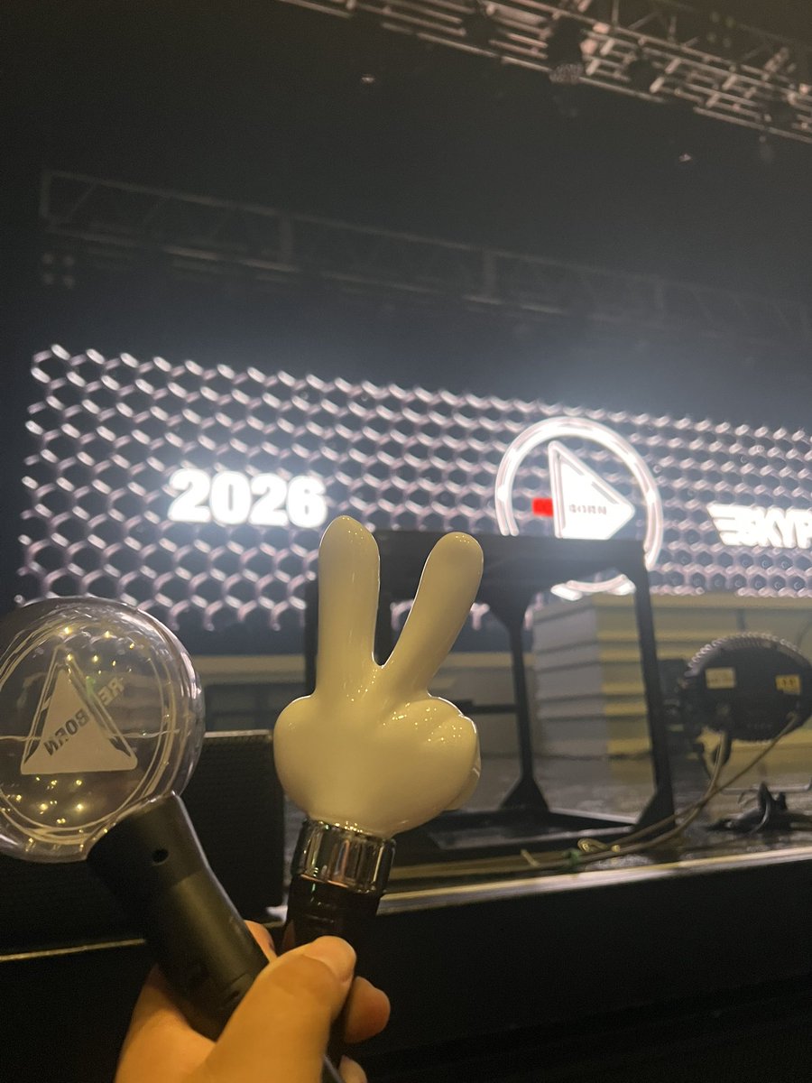 potetoatama2's tweet image. 大阪公演最前エグすぎた。
スカイピース最高！！
まこちゃんにじんたんが指ハートしたの隣で見てただけやのに乙女なってもたわ
#スカイピース
#reborn