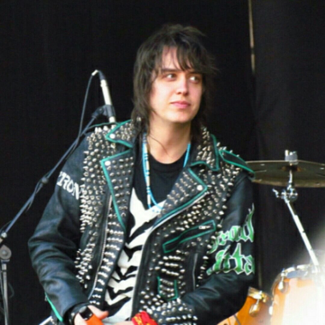 julian casablancas shady facts tweet media