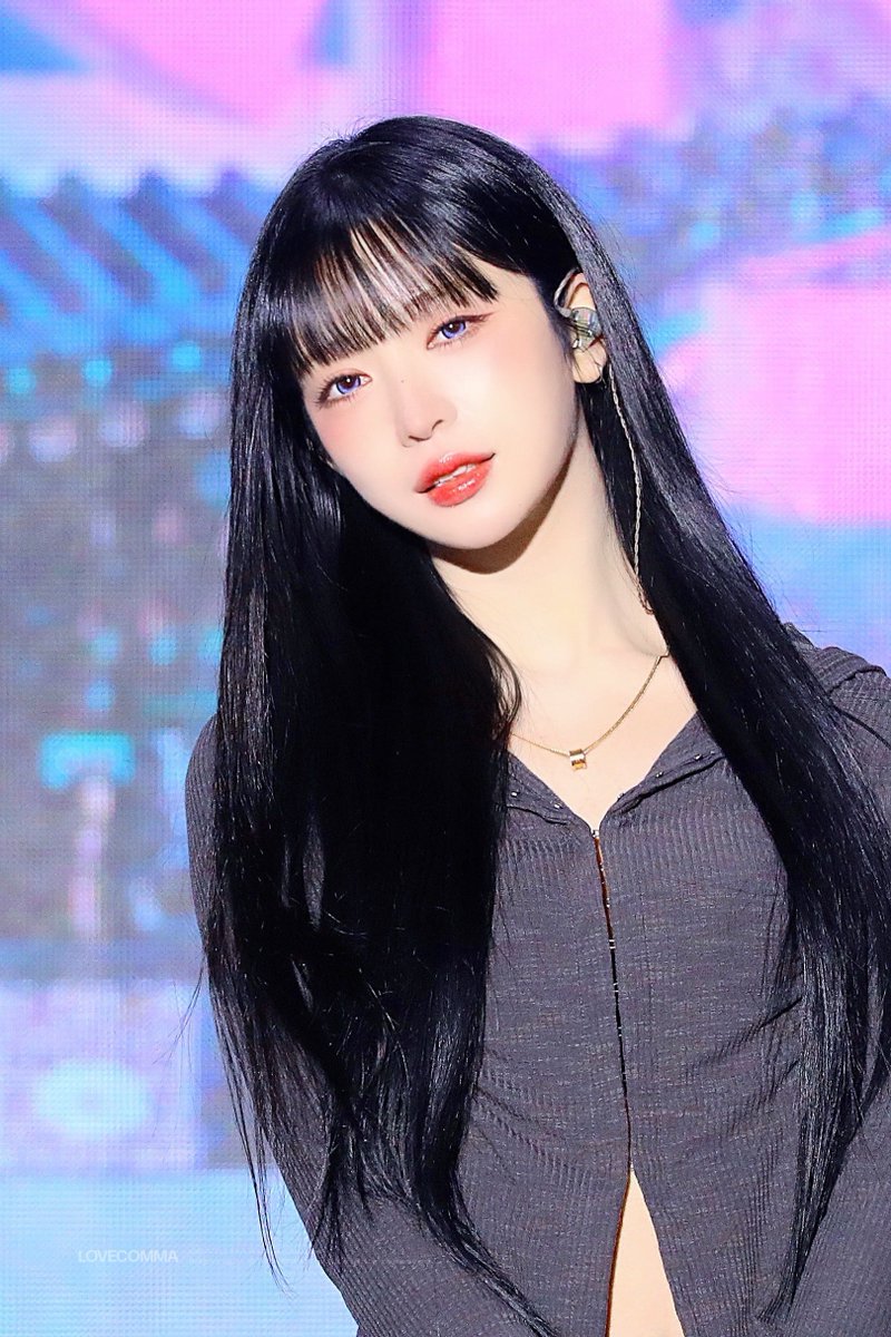 𝐥𝐨𝐯𝐞𝐜𝐨𝐦𝐦𝐚 tweet media