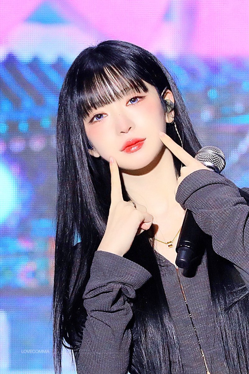 𝐥𝐨𝐯𝐞𝐜𝐨𝐦𝐦𝐚 tweet media