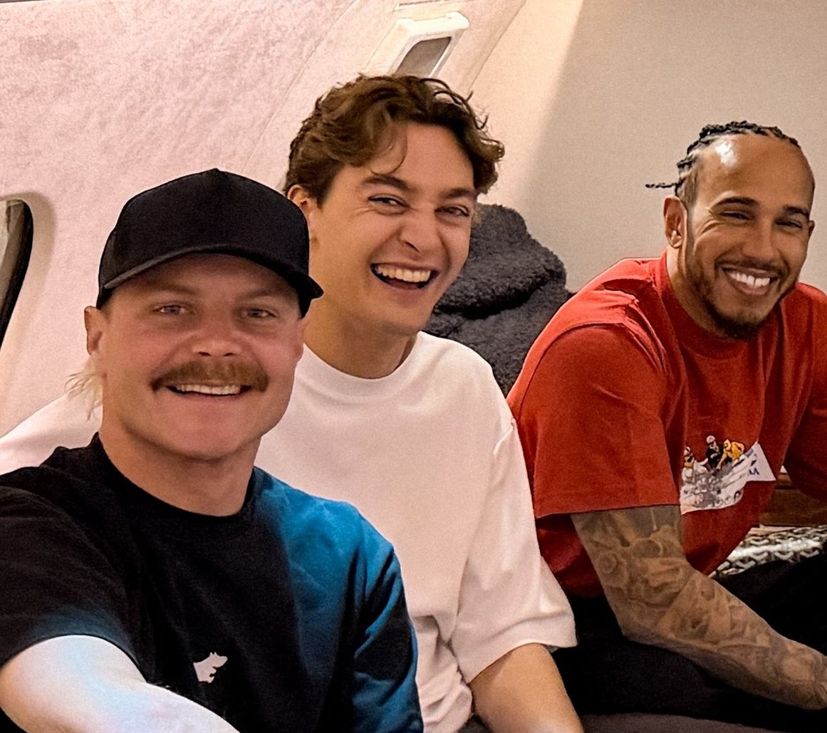 ella ★ tweet media