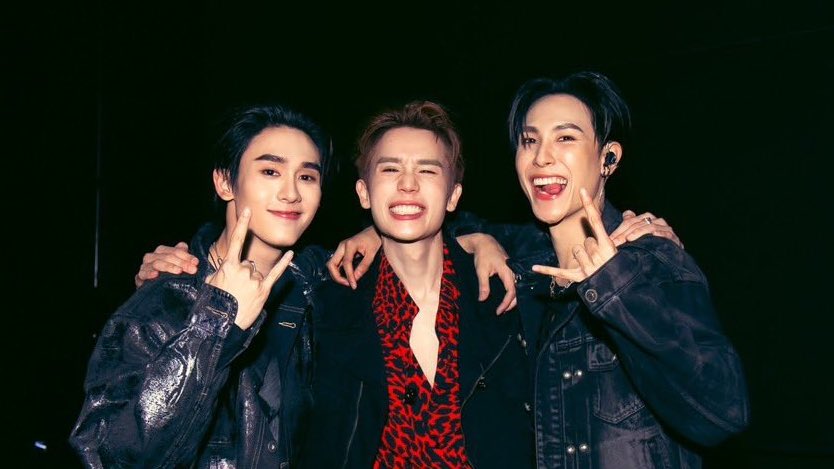 mir ⋆◟ mrs era tweet media