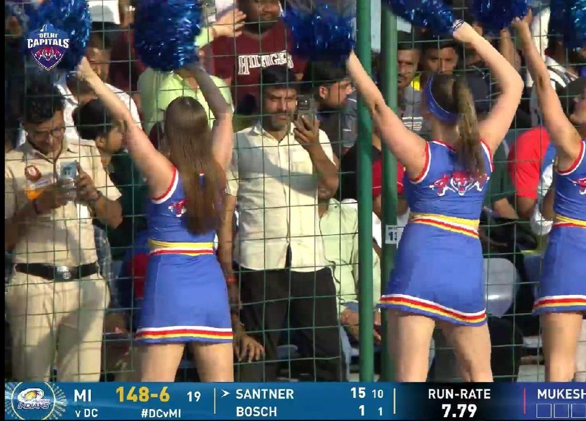 TheDesiDugout's tweet image. Apna kaam banta, bhaad me jaye janta😂

#MIvsDC #TATAIPL #IPL2026