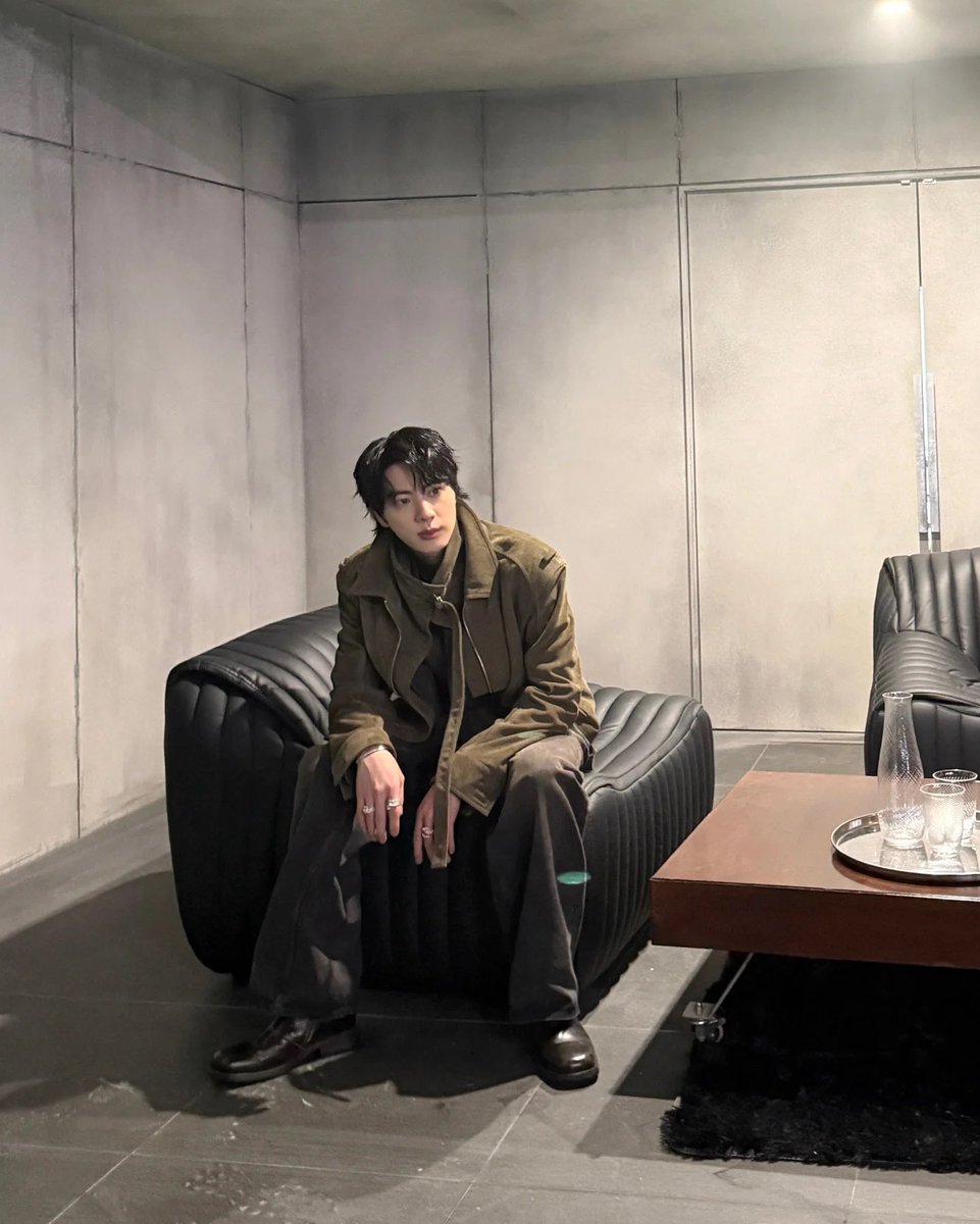 jin_is_destiny2's tweet image. インスタ ソクジン

ジンくんどこのイケメン俳優かと…🫠
お顔が小さい♡

#방탄소년단진 #JIN #2point0 @BTS_twt