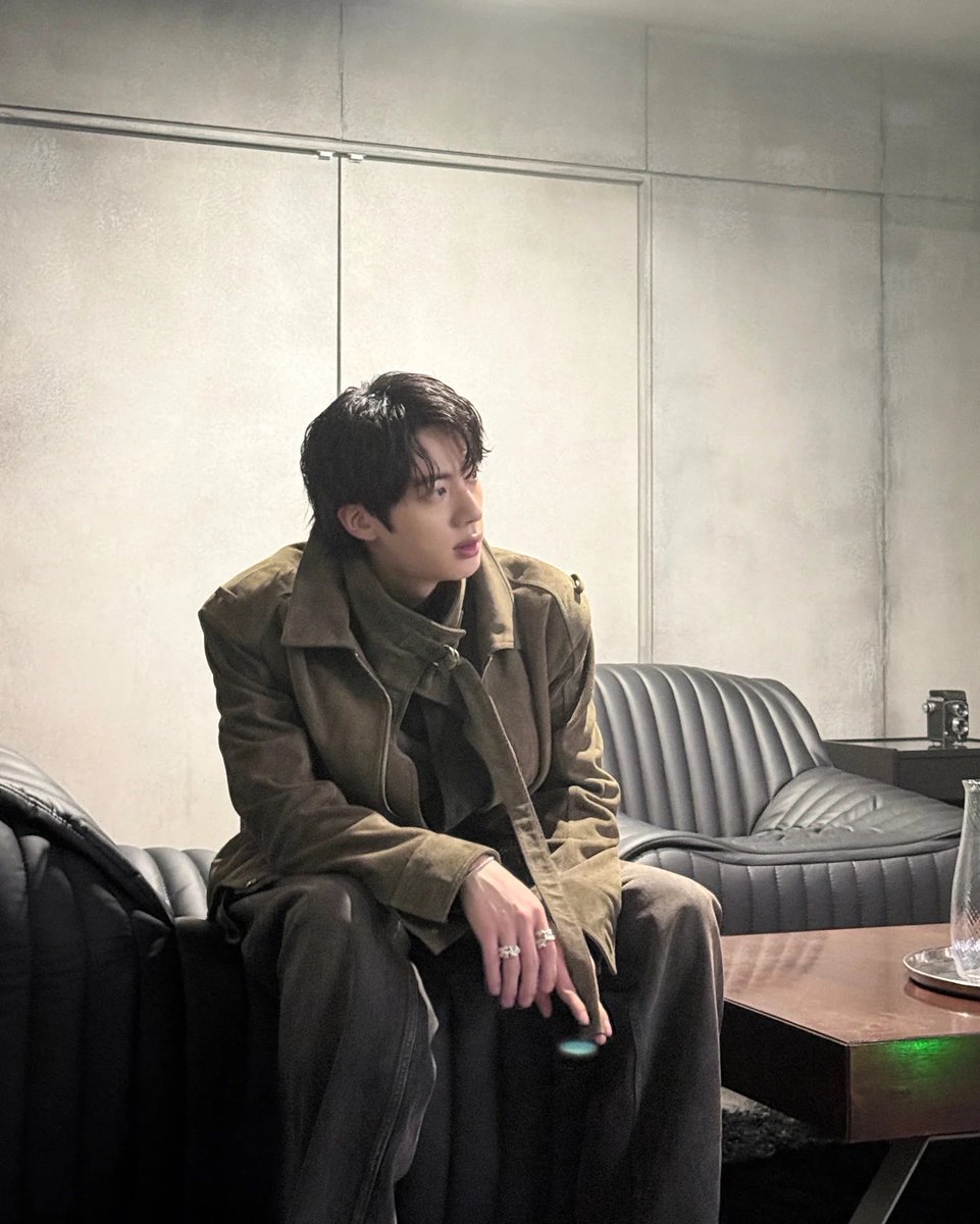 jin_is_destiny2's tweet image. インスタ ソクジン

ジンくんどこのイケメン俳優かと…🫠
お顔が小さい♡

#방탄소년단진 #JIN #2point0 @BTS_twt