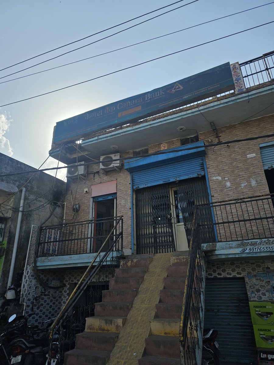 PS4748's tweet photo. @canarabank Why are your branches becoming pathetic day by day? I had to stand in the queue twice today for more than 2 hours, yet I couldn’t withdraw cash. In the morning, after waiting for an hour, the cashier told me that cash was not available (1/n) https://t.co/eTQkedrQxg