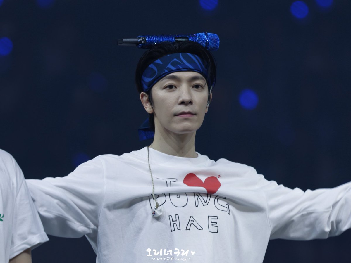 sweetbunny_04's tweet photo. 260404 SS10 -encore
 
mic boy

 #슈퍼주니어 #SUPERJUNIOR
#SUPERSHOW #SUPERSHOW10_SJCORE
#20th_Anniversary_TOUR
#DONGHAE #동해 #ドンへ #东海 https://t.co/Xg0d2TxKL1