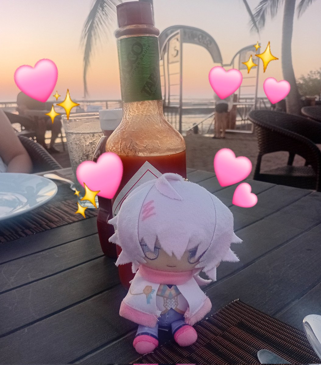 Willmesh and a bottle of tabasco 🩷