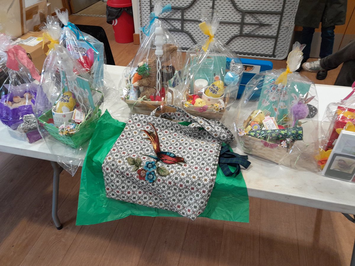 NlandPark's tweet photo. Happening now until 3pm - head to the Community Room next to the Cafe at Northumberland Park to winnonebof these beautiful prizes or buy some craft items.
All funds go to getting owl boxes to put up in the park.
#northshields #tynemouth #whitleybay #owlboxes https://t.co/wwfpC82A5T