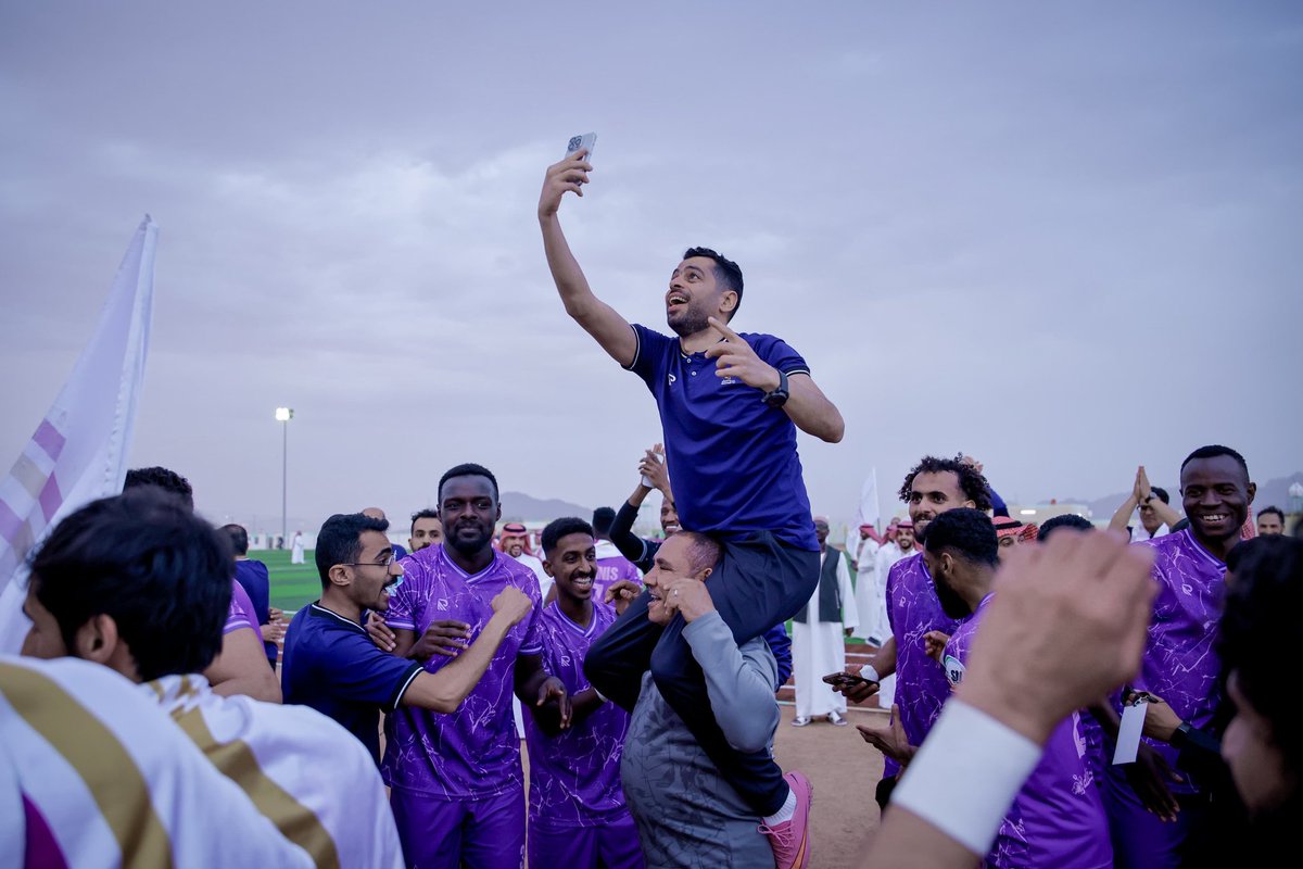 kapten_sameh's tweet photo. الف مليووون مبرووووك لخويا وصاحبى كابتن رامى نوفل مدرب حراس مرمى نادى الصقر بتحقيق الانجاز والصعود بالفريق لدورى يلو السعودى ��بنا يوفقك ياغالى ومزيد من النجاح وانشاء الله نباركلك بالصعود لدورى روشن بأذن الله https://t.co/CwI0i7HAfi