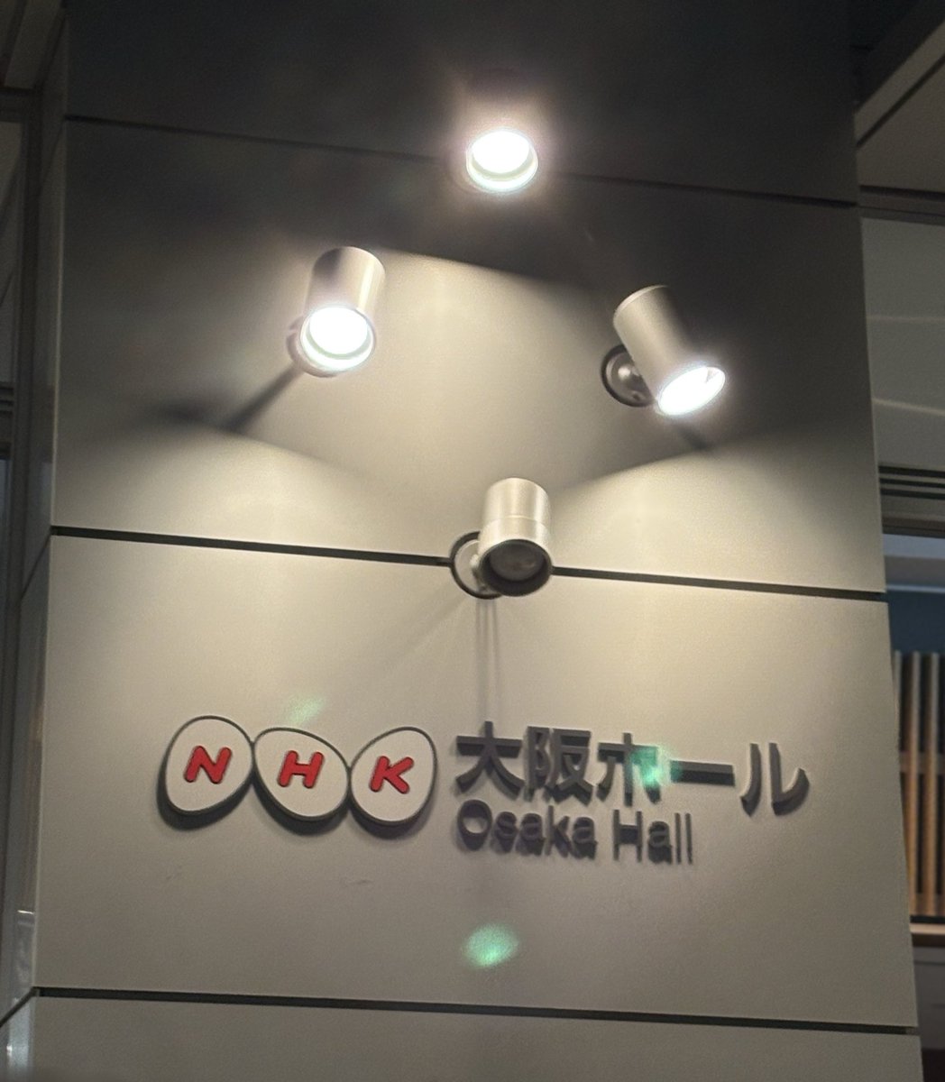 363hamsang's tweet photo. ツアー初日お疲れっした！
安定の雨男で笑うしかないしサポメン含めてMCゆるくてめっちゃ楽しい🙌

ASHめちゃええ歌詞よなーと思ったらUVER形式で背後のモニターに出るから生音と噛み締められるのは良いでござる

あとライブ前にグルテンフリークレープ行きました！ https://t.co/RKQzhybHWo