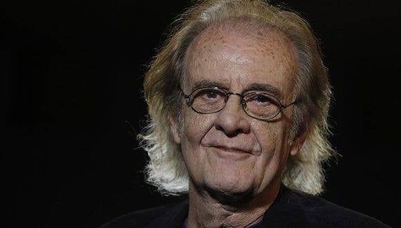 "Quizá la clave para ser realmente libre sea reír cuando puedas y llorar cuando lo necesites".
Luis Eduardo Aute
Te nos fuiste hace 6 años y te recordamos con el mismo cariño.