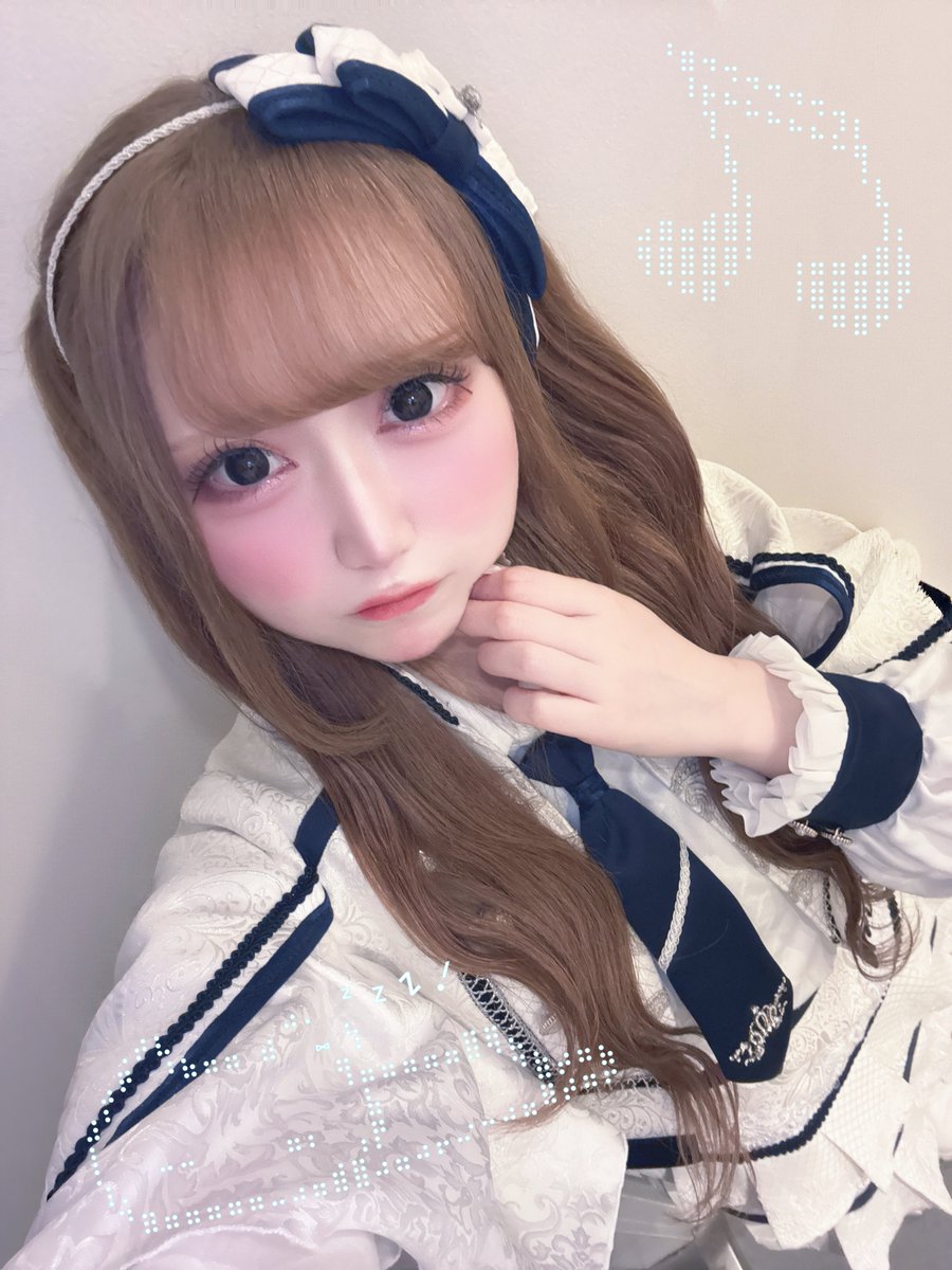 melt_milk22's tweet photo. 本日、対バン2現場ありがとうございました🪼⟡.·
明日も新宿で2現場あります！まってるね〜🫶🏻 https://t.co/v9Ng0lEpH6