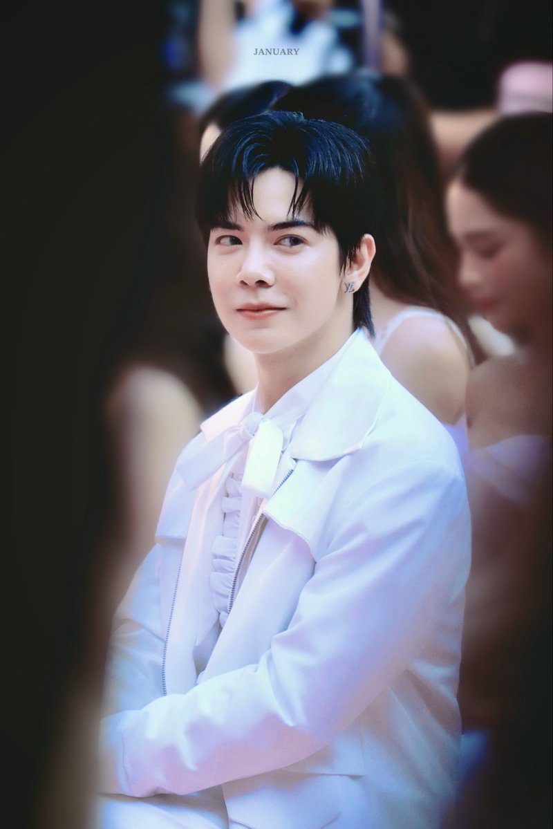 102 ✵ 🐺🐽 tweet media