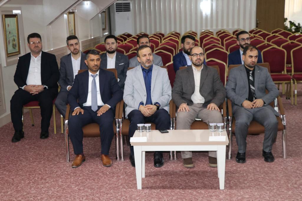 Konya Dini İhtisas Merkezimizde gerçekleştirilen Rehber Öğretici Hizmet İçi Eğitim Kursu kursiyerlerine yönelik kurs başı sözlü sınavı tamamlandı.

Sınavın ardından, kursiyerlerle merkezimiz konferans salonunda tanışma ve bilgilendirme toplantısı yapıldı. Toplantıya Dini İhtisas