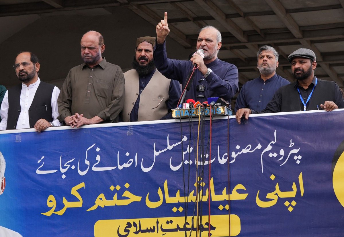 دو  سو روپے قیمت بڑھا کر 80 روپے کم کرنے کا ڈرامہ بہت پرانا ہوگیا ہے 
JI Fighting for Public
#عوام_کو_مزید_ریلیف_دو