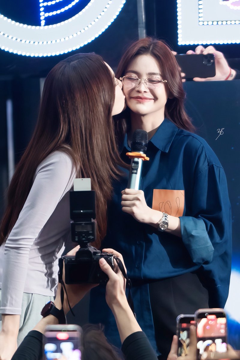 38 สามสิบแปด tweet media