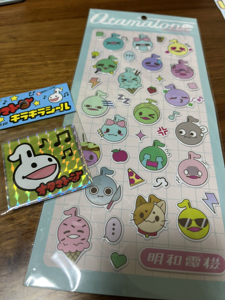 h__mutsu's tweet photo. 今日楽器屋に行ったらオタマトーンコーナーにシールとステッカーがあったので即購入してきた！ 発売情報キャッチできてなかった、いつの間に出たんだ #オタマトーン https://t.co/VoLVkaaOOE