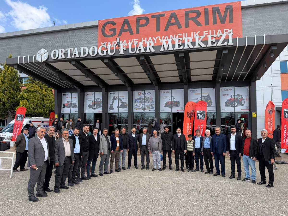 mehmetyilmazmy_'s tweet photo. Gaziantep’in üretim gücünü yansıtan Gap Tarım, 16. Tarım, Tarım Teknolojileri ve Hayvancılık Fuarı’nı ziyaret ettik. Sektördeki yenilikleri yerinde inceleyerek, modern tarım teknolojileri üzerine değerli istişarelerde bulunduk. Şehrimiz ve üreticimiz için hayırlı olsun. 🚜🌾
#GapTarım #Gaziantep #TarımFuarı #Hayvancılık #Teknoloji