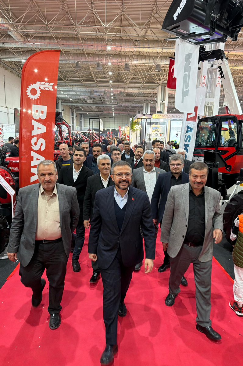 mehmetyilmazmy_'s tweet photo. Gaziantep’in üretim gücünü yansıtan Gap Tarım, 16. Tarım, Tarım Teknolojileri ve Hayvancılık Fuarı’nı ziyaret ettik. Sektördeki yenilikleri yerinde inceleyerek, modern tarım teknolojileri üzerine değerli istişarelerde bulunduk. Şehrimiz ve üreticimiz için hayırlı olsun. 🚜🌾
#GapTarım #Gaziantep #TarımFuarı #Hayvancılık #Teknoloji