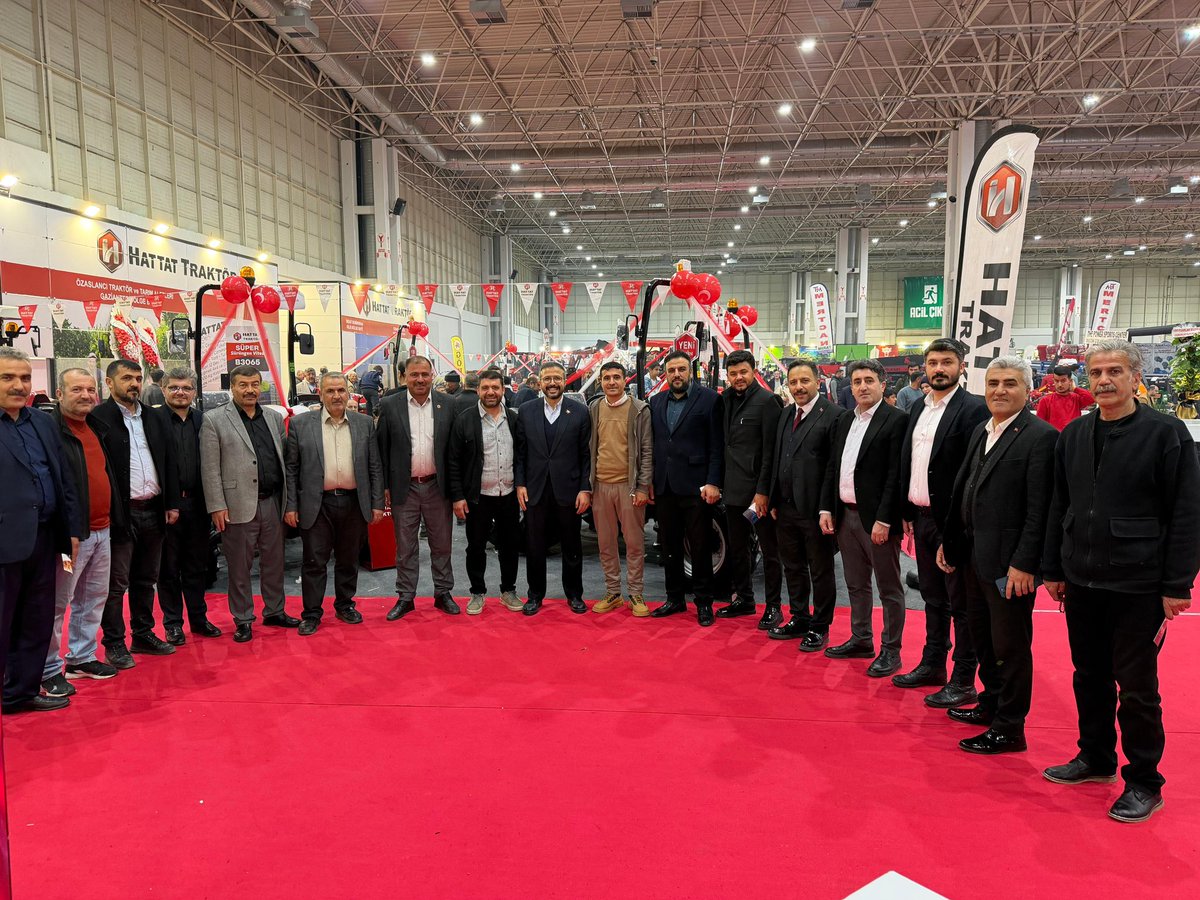 mehmetyilmazmy_'s tweet photo. Gaziantep’in üretim gücünü yansıtan Gap Tarım, 16. Tarım, Tarım Teknolojileri ve Hayvancılık Fuarı’nı ziyaret ettik. Sektördeki yenilikleri yerinde inceleyerek, modern tarım teknolojileri üzerine değerli istişarelerde bulunduk. Şehrimiz ve üreticimiz için hayırlı olsun. 🚜🌾
#GapTarım #Gaziantep #TarımFuarı #Hayvancılık #Teknoloji