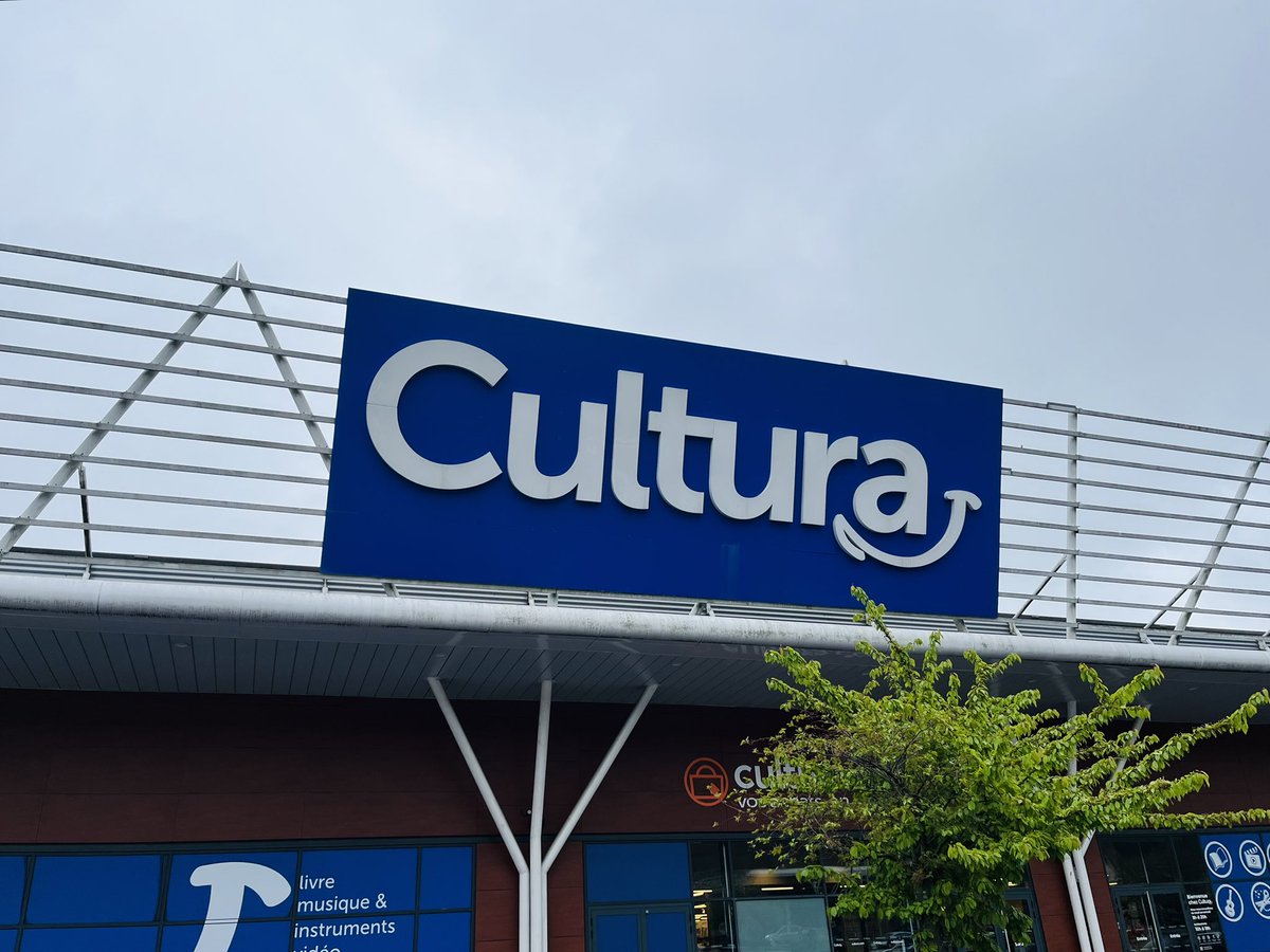 LoicRousval's tweet image. Today Franconville 📚
Dédicaces Cultura
Disponible ICI ⬇️
urlr.me/PMWC74

@liralest @Cultura 
#Livre #Jeu #Météo #Climat #Dédicace #LeQCMMétéoetClimat #Franconville #Liralest