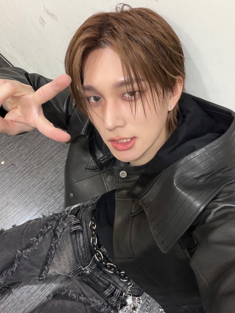 USE ' HEY / ✉️ ' - ENGLISH ONLY tweet media