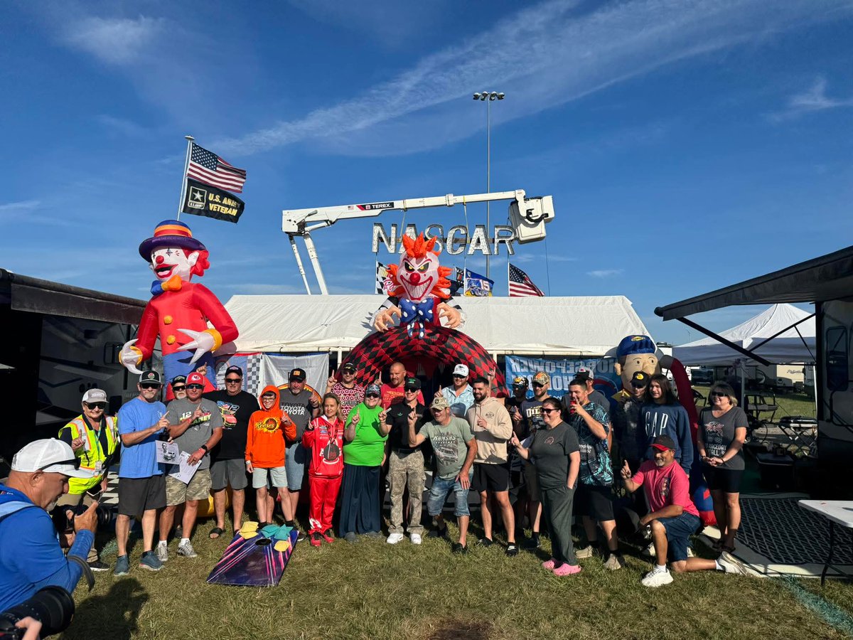 randykash20's tweet photo. @ClintBowyer Hey Clint, for your tailgate king episode @kansasspeedway you should come back out to Rusty nuts bar in Phoenix campground! You've been there before but its even bigger and better!! ✔️😎🔊🏆🏁🍻🥃🍻🥃 https://t.co/pNpAjiWZUK