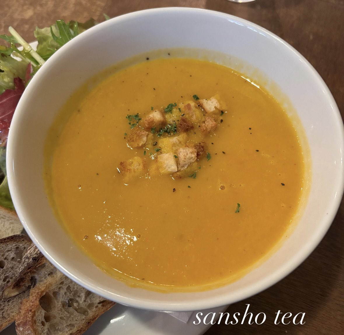 sanshotea's tweet image. Dear Aunt Lucy

久しぶりのAnnéeさんでランチ🥖
パンがいっぱい食べたくてスープランチにした☺️
大きなボウルに熱々のキャロットスープにパンもお代わり🤭💦

#Année