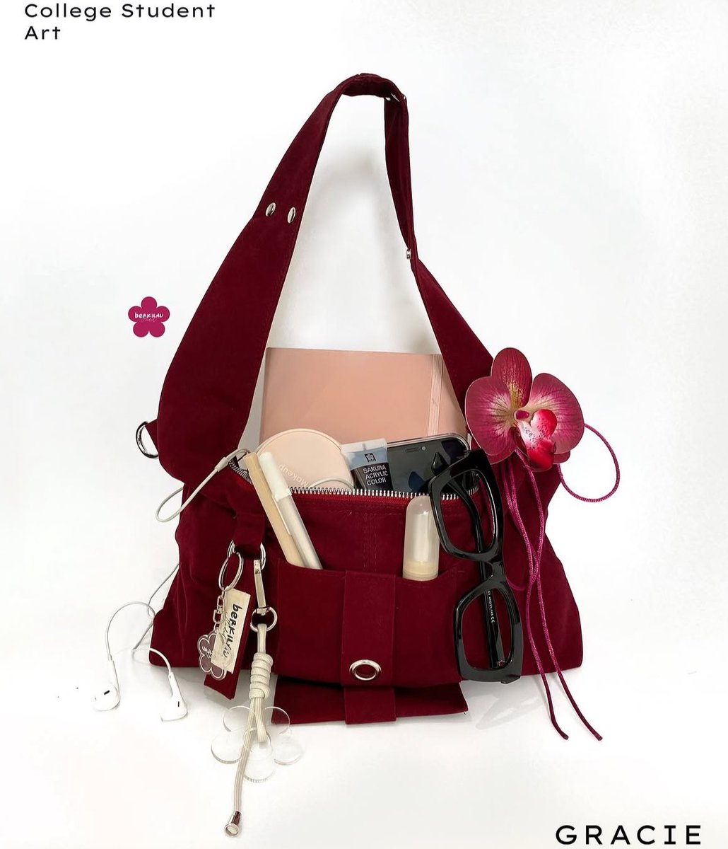 edfens's tweet photo. local brand bag with the best design ever https://t.co/pAWn48qvCX