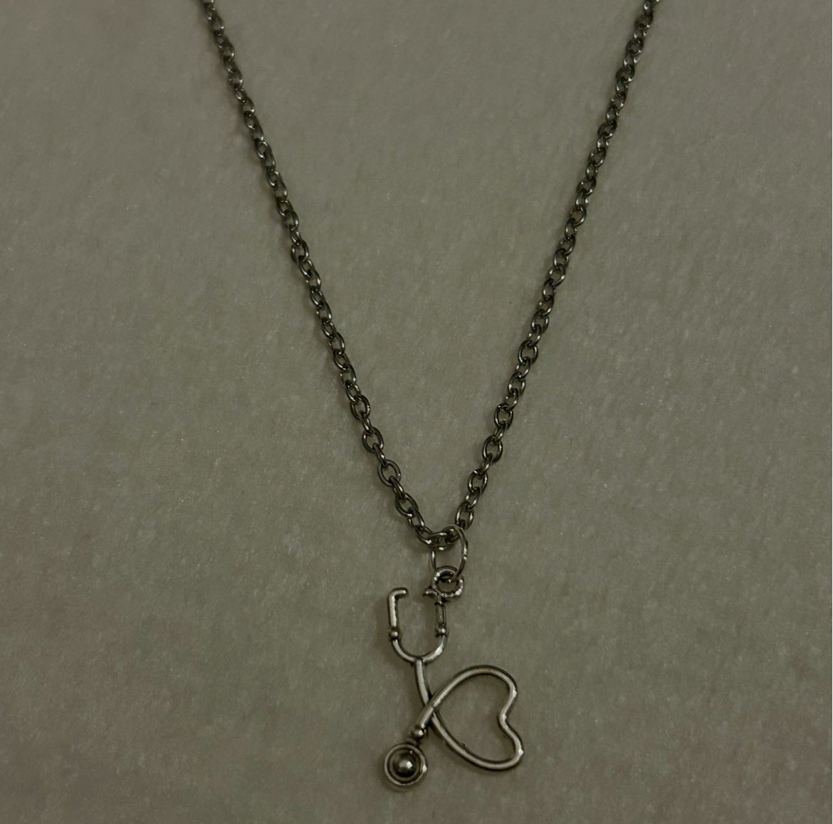 jareauprentits's tweet photo. hi!! i’ve gained some new moots so i just want to share that i own @accessorieschlo and i make lots of different types of jewellery, some fandom based too! 🩶

my website is https://t.co/50BSyPwTpM

i live in the uk but i do ship to other countries ✈️ https://t.co/221fSPXr9h
