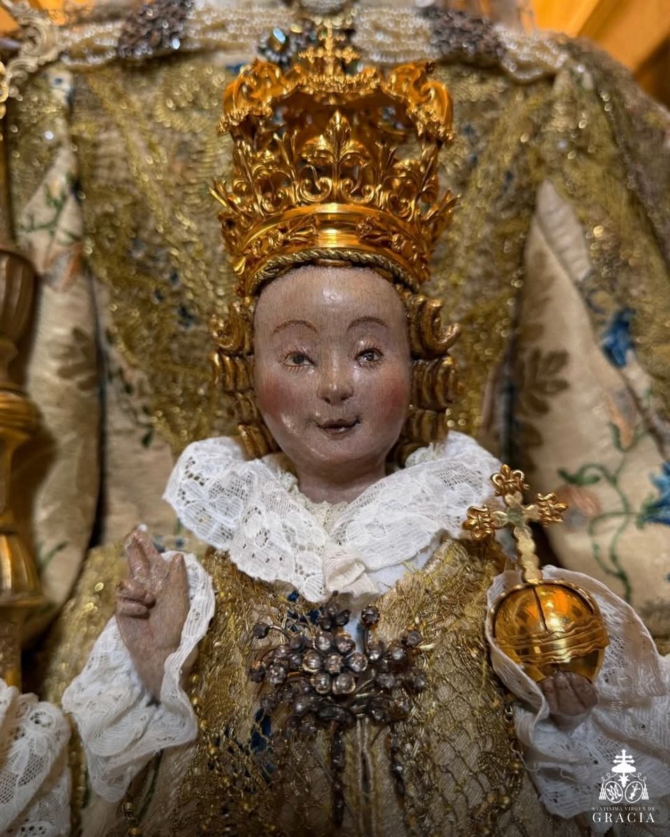 VirgendeGraciaC's tweet photo. 𝐋𝐀 𝐕𝐈𝐑𝐆𝐄𝐍 𝐃𝐄 𝐆𝐑𝐀𝐂𝐈𝐀 𝐃𝐈𝐒𝐏𝐔𝐄𝐒𝐓𝐀 𝐏𝐀𝐑𝐀 𝐋𝐀 𝐏𝐀𝐒𝐂𝐔𝐀 𝐃𝐄 𝐋𝐀 𝐑𝐄𝐒𝐔𝐑𝐑𝐄𝐂𝐂𝐈𝐎́𝐍 

La Santísima Virgen de Gracia preside el Altar Mayor de la Iglesia Prioral de Santa María y luce ataviada para la celebración de la Pascua de la Resurrección. https://t.co/2NhDr9nroO