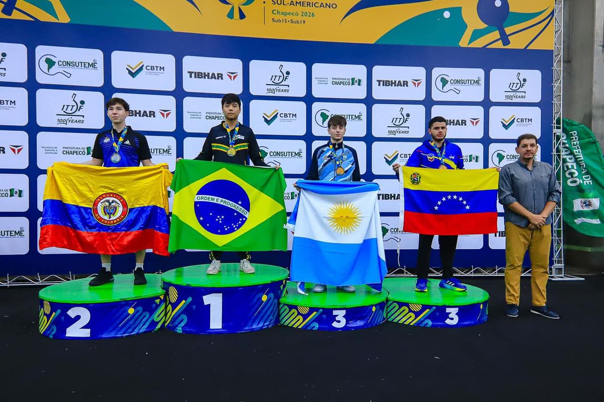 idendeportiva's tweet image. En el Sudamericano Juvenil de tenis de mesa 🏓 en Chapecó 🇧🇷, Franco Varela 🥉 en individuales Sub 19 tras caer en semis ante el local Yamané  

La dupla Valen Marcial y Bruno Di Girolamo también se subió al podio 🥉 en Sub 15 

Se suma al podio del equipo masculino Sub 15 🥉