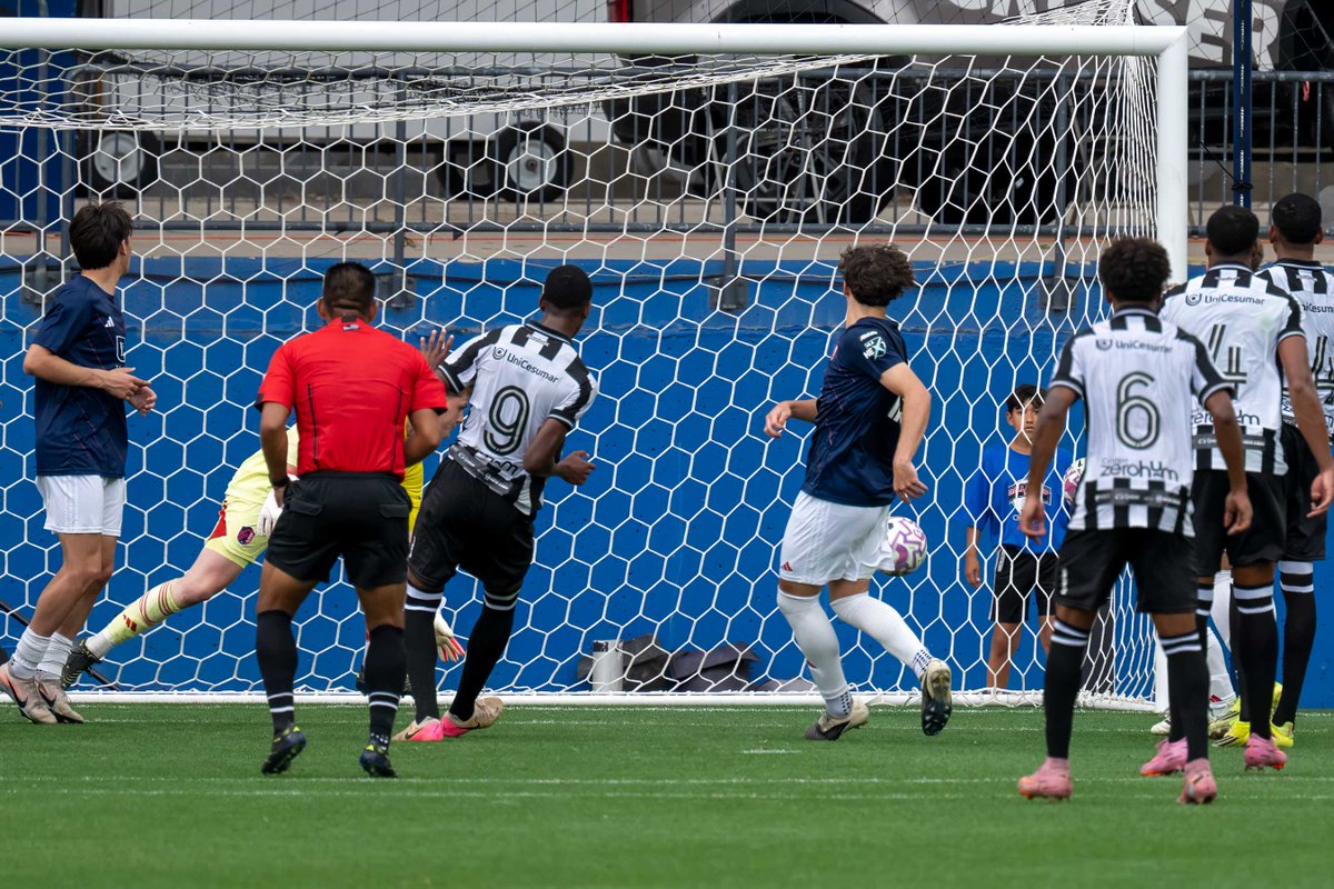 dougfejer's tweet photo. 2026 Dallas Cup Super Group Semi Final.

SAF Botafogo goal #1.

@dallascup https://t.co/7Zln6forsp