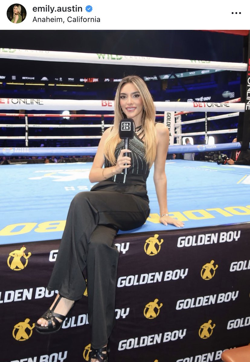 EmilyOnDazn's tweet photo. Happy Saturday 🥊🎤 
#BoxingBarbie https://t.co/GTovC7x2Lb