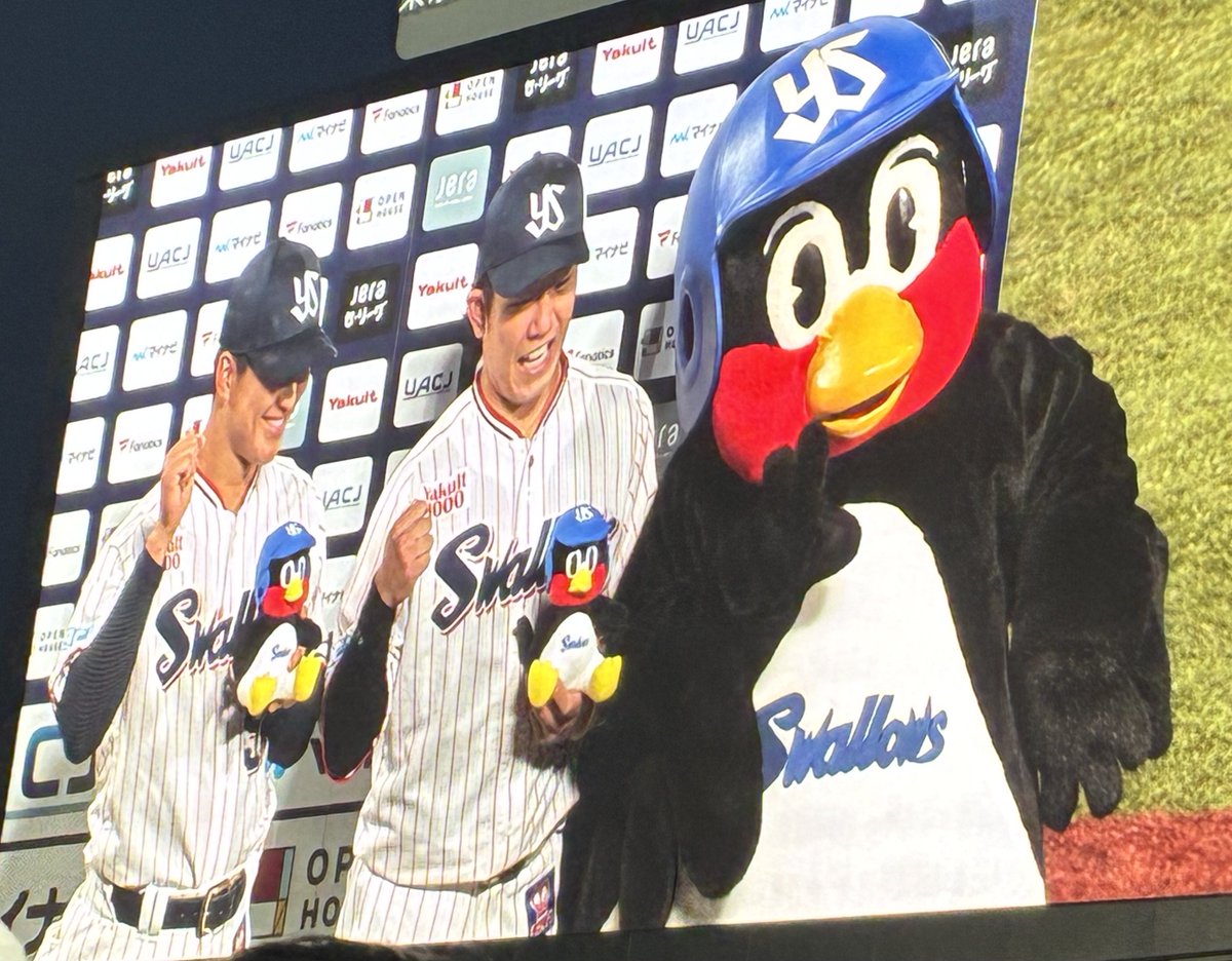 BickyMacky's tweet photo. 若いチカラの台頭は嬉しいswallows!
未来しか見えないswallows！
明日も勝とう！go!go!swallows!
遅ればせながらお帰りなさい、つば九郎🐧

#swallows
#つば九郎
#田中陽翔
#増田珠 https://t.co/nYy0aKmjpX